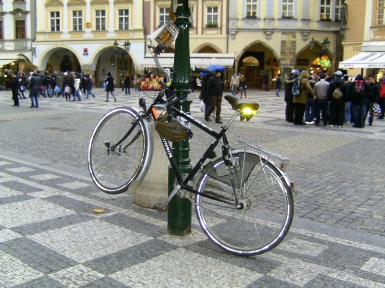 Městské části instalují vlastní cyklistické stojany