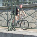 Cyklista na náplavce