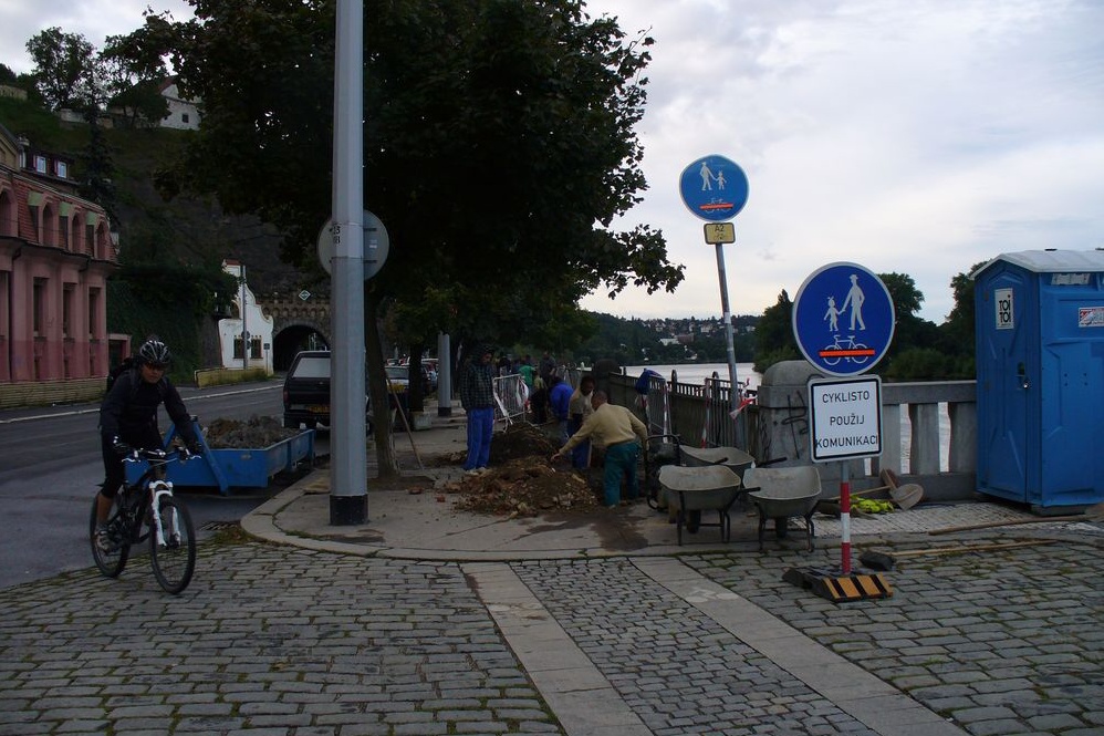 A2_k-tunelu_pouzij-komunikaci