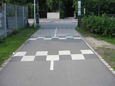 Infrastruktura pro kola (5): Křížení komunikací a&nbsp;co se nevešlo