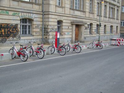 Městský bikesharing v Praze: světlé zítřky nebo cesta do pekel?