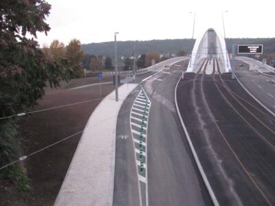 Trojský most: dvě polovičatosti celek netvoří…