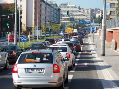 Snižují pruhy pro kola bezpečnost cyklistů?