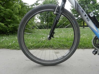 Balónové pláště: jak (vyzrát) na pražské povrchy?