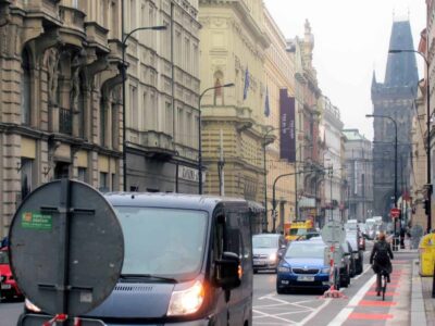 Fotogalerie a pozadí cykloobousměrky v&nbsp;Hybernské