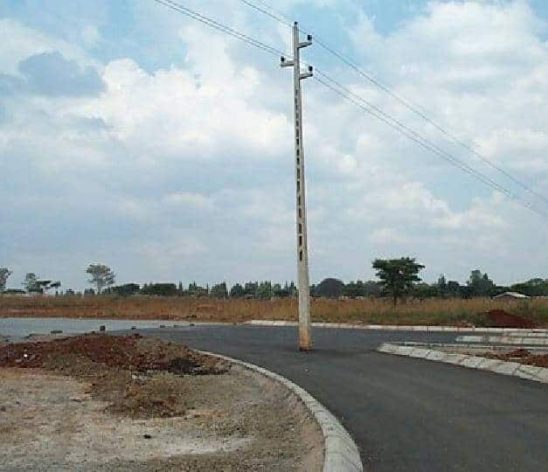 uncyklopedia_Power_pole_in_middle_of_road2