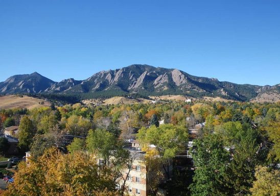 1024px-The_Flatirons_in_autumn.