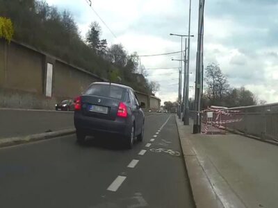 Nový ochranný cyklopruh na nábřeží Kapitána Jaroše