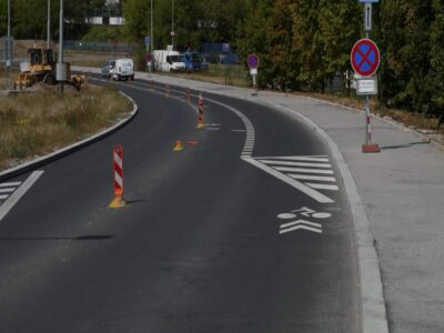 Ochranné cyklopruhy v&nbsp;Ocelkově ulici