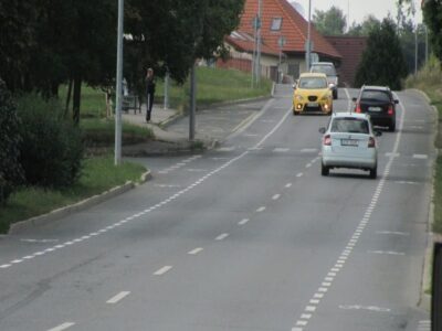 Ochranné cyklopruhy v&nbsp;Broumarské ulici