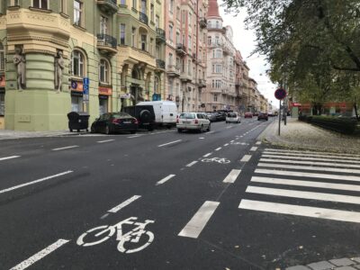 Smíchov má přes kilometr nových cyklopruhů. Kdy přibudou další?
