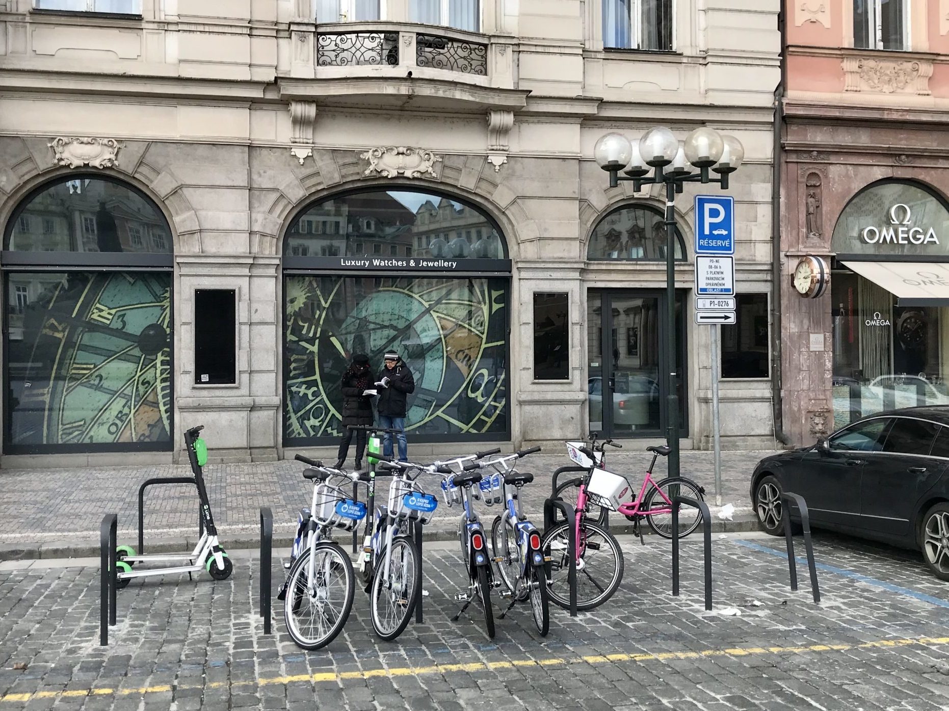 Bicycle stands on the Old Town Square with Rekola, Nextbike and Lime available Zdroj: Martin Š.