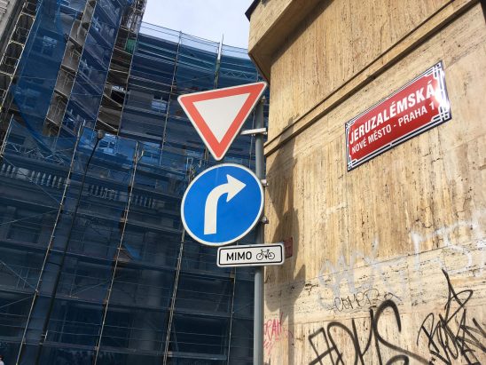  Legální levé odbočení z Jeruzalémské do Jindřišské