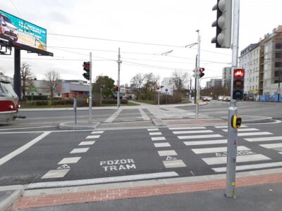 Rekonstrukce křižovatky U Plynárny a Chodovská odstranila cyklistický „špunt“