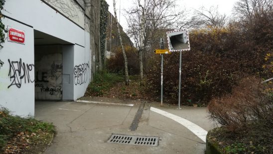 foto zrcadla u podchodu pod ulicí 5. května 1