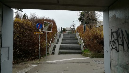 foto zrcadla u podchodu pod ulicí 5. května 2