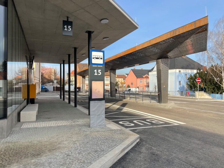 Modernizované autobusové nádraží v Benešově: nové cykloboxy