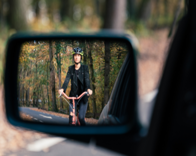 1,5 m odstup od cyklisty – šikana motoristů? Nikoliv! (Městská cyklistika)