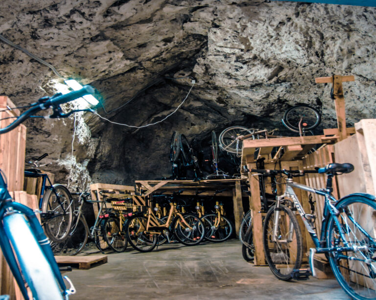 Vyšehradské půjčovně George Pacurara se ne nadarmo říká Bike Cave Zdroj: George Pacuar