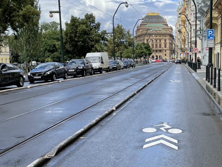 Nové cyklopiktokoridory na Smetanově nábřeží v Praze