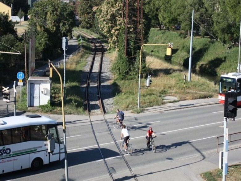 Brno vybuduje podjezd na cyklostezce křižující čtyřproudovou Hladíkovu. Nalézt řešení trvalo 19 let