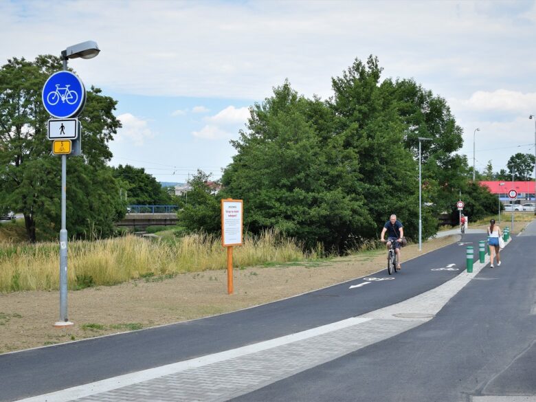 Nová cyklostezka v Olomouci podjíždí Hodolanskou ulici