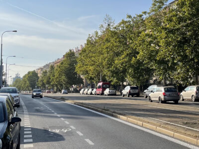 Místo cyklopiktokoridoru ochranný cyklopruh. Pražská Koněvova (Hartigova) ulice prošla proměnou