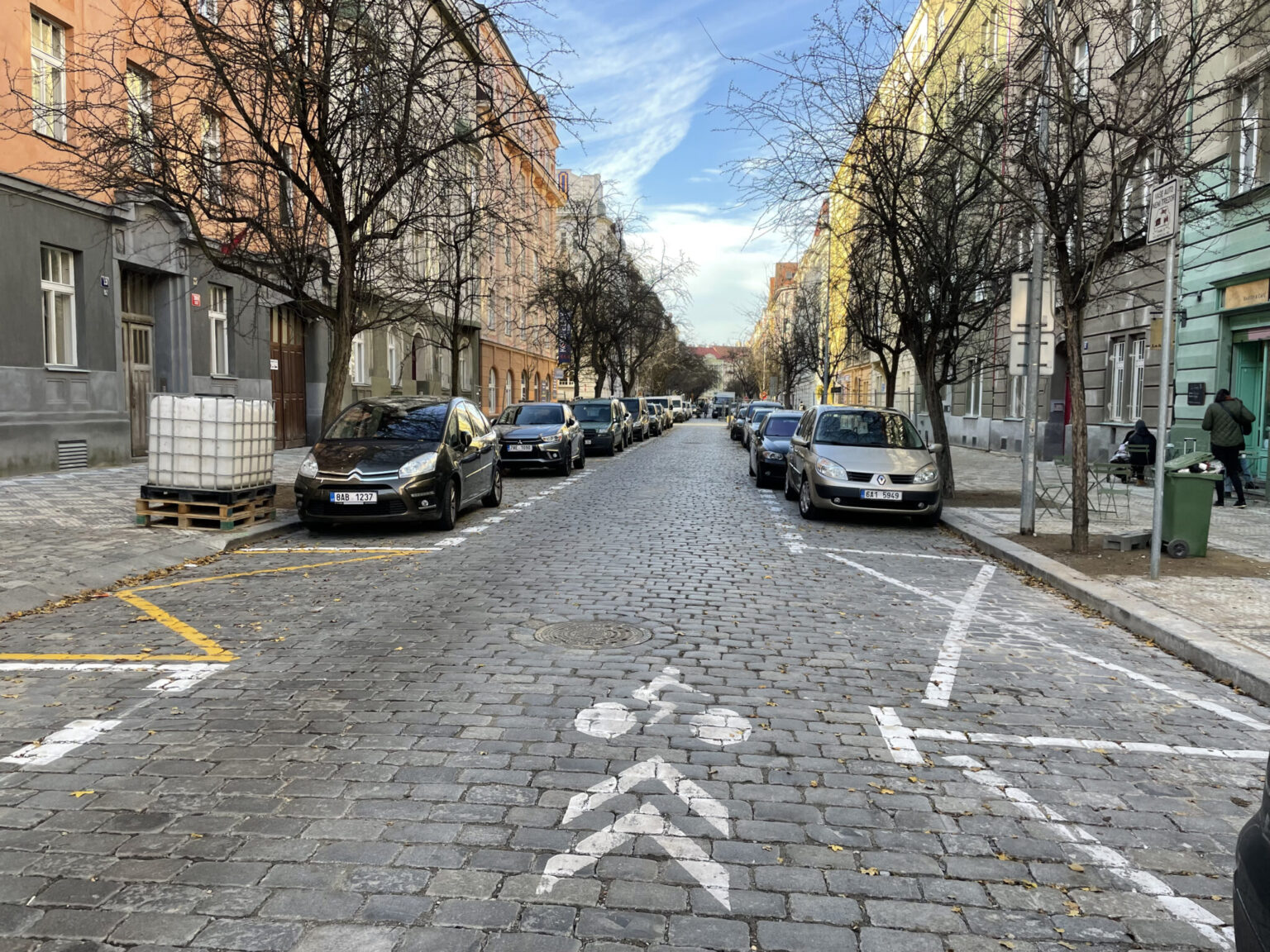 Na lidi na kole v protisměru upozorňují řidiče cyklopiktokoridory
