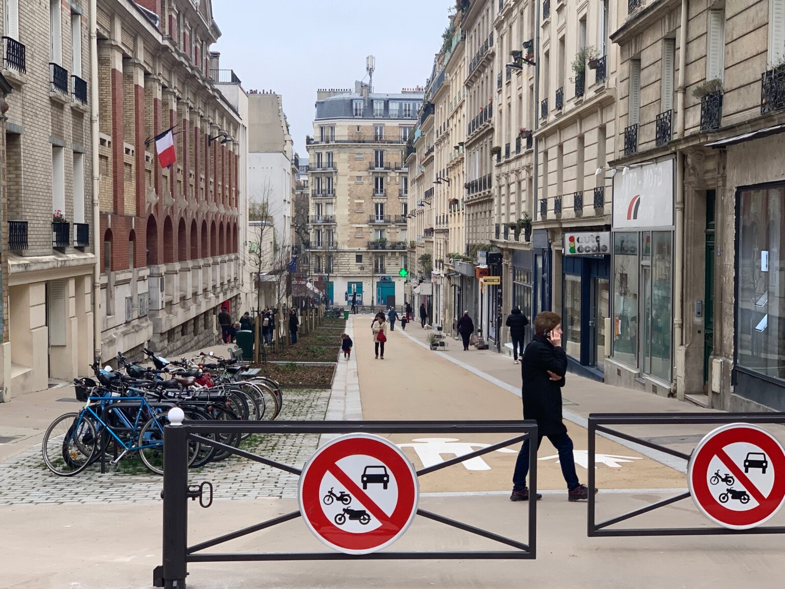 Čerstvě otevřená nová školní ulice v Paříži