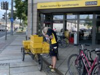 Pošta na kole. Zdroj: Martin Š.