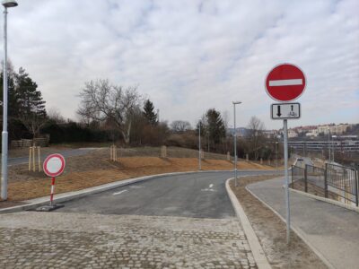 Pražské Radlice: nová cykloobousměrka Výmolova