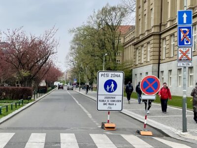 V dejvickém kampusu v Praze je nová pěší zóna