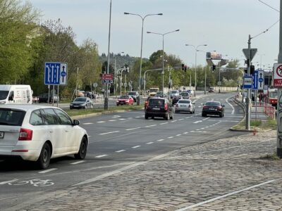 Obnovená křižovatka Modřanské a Branické získala cyklopruhy