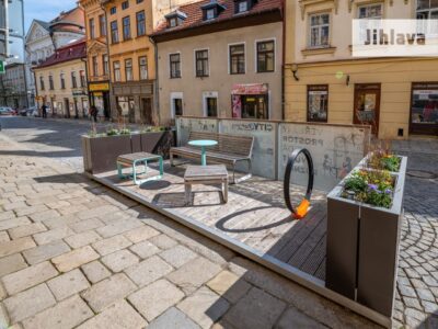 Jihlava má svůj první parklet
