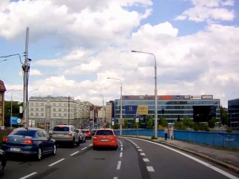 Ostrava na Frýdlantských mostech značí cyklopruhy
