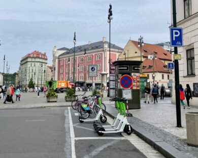 Praha 1 chce vykázat sdílené elektrokoloběžky z centra Prahy