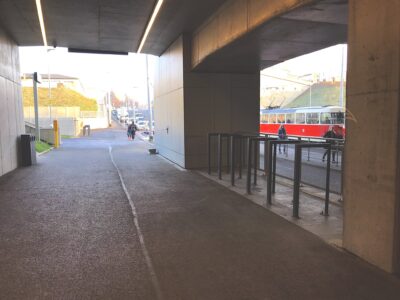 Nové cyklostojany ve stanici Praha-Zahradní Město
