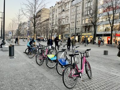 Sdílené kolo si v červenci v Praze přes lítačku půjčilo meziročně více lidí