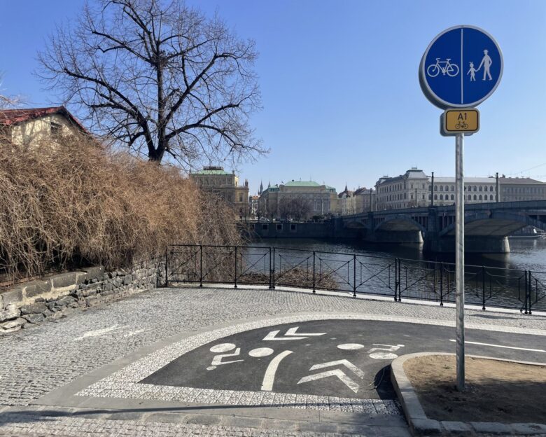 Způsoby oddělení chodců a&nbsp;cyklistů a&nbsp;limity dělené infrastruktury