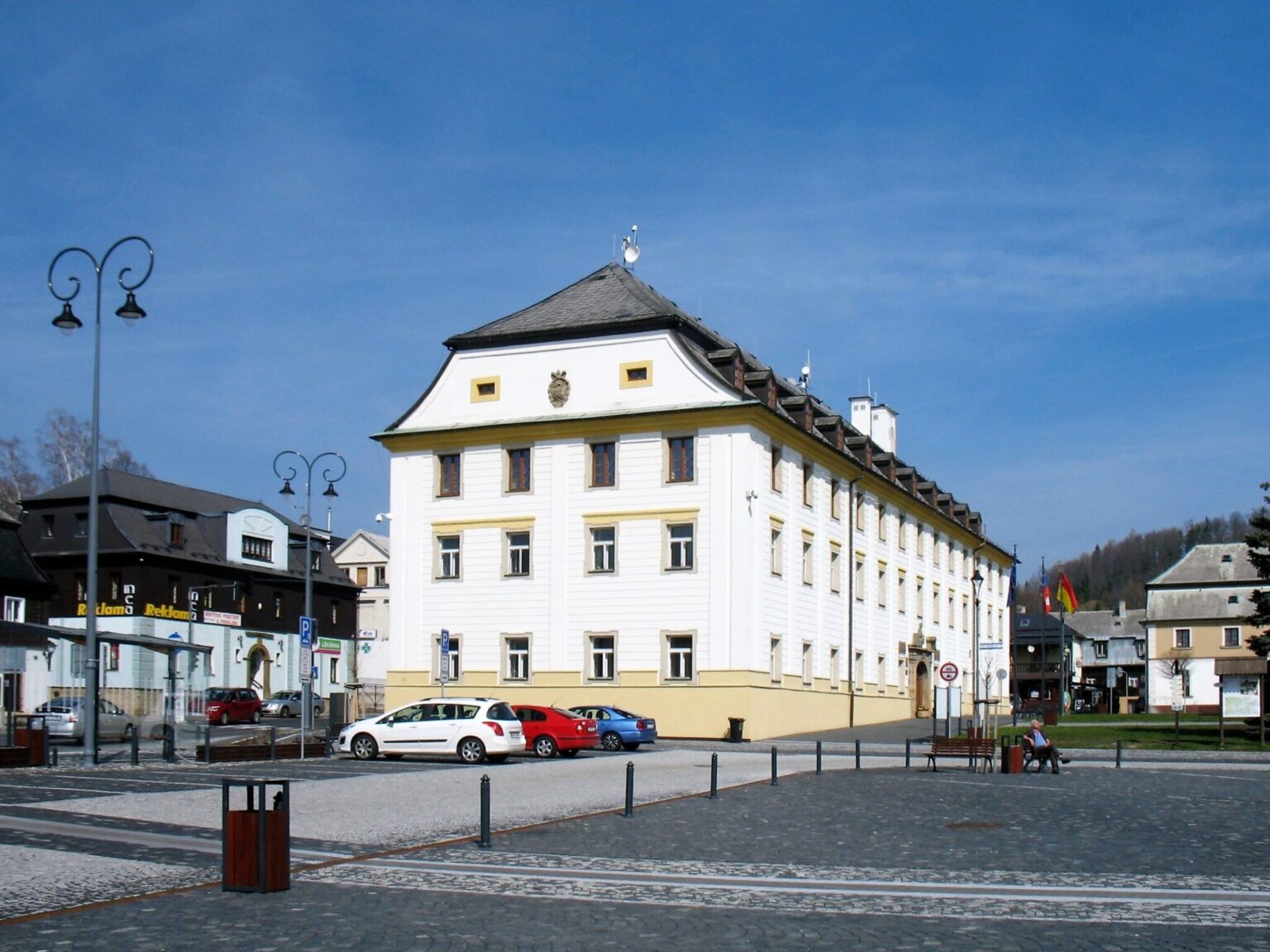 Radnice v Novém Boru. Zdroj: Marie Čcheidzeová, Wikimedia