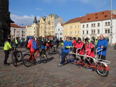 Při jarní cyklojízdě v Plzni bylo poukázáno na nedostatky v infrastruktuře v centru i u nádraží