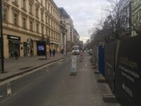 Výstavba cyklopruh nepřerušila. Fotografie z ledna 2023 v ulici Na Příkopě v Praze. Zdroj: Jiří Motýl