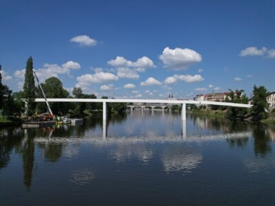 Prague has opened Štvanice Footbridge. Its opening creates a series of new routes for cycling