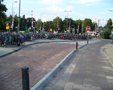 Přejezd a cyklopodjezd nádraží Bilthoven