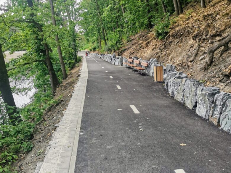Cyklostezka podél Hostivařské přehrady je po dvou letech uzavírky otevřena