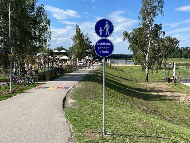 Cyklostezku podél Vltavy přerušil v Budějovicích volnočasový areál