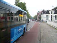 Původní podoba ulice Oosterlaan. Autobusy jsou nyní přesunuty do nového terminálu za nádražím. Zdroj: Václav Kříž