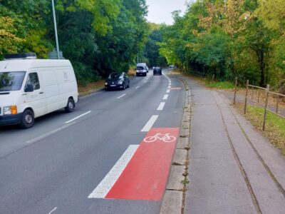 A bike lane was added to the ascent on Pod Krejcárkem Street