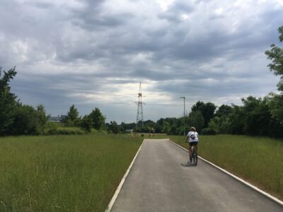 An unobtrusive section of the superior cycling route A8 in Kyje