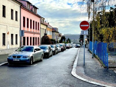 Prague 4: Reconstructed Hornokrčská Street now has a contraflow bikelane